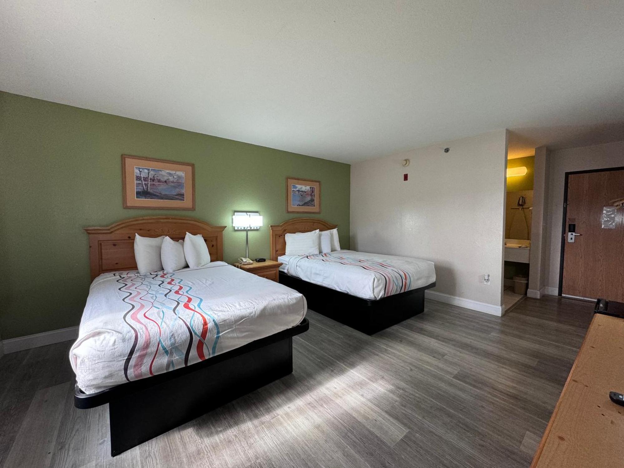 Regency Inn And Suites Stilwell Ngoại thất bức ảnh